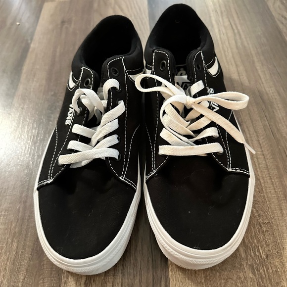 Vans Men's or Women’s Seldan Low Top Black Sneakers - Picture 4 of 12